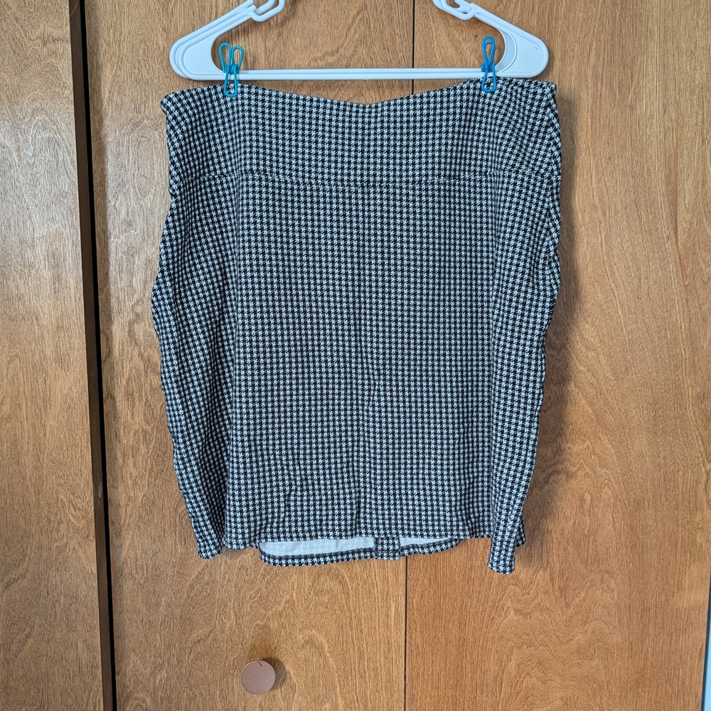 J. Jill Black and White Houndstooth Pencil Skirt